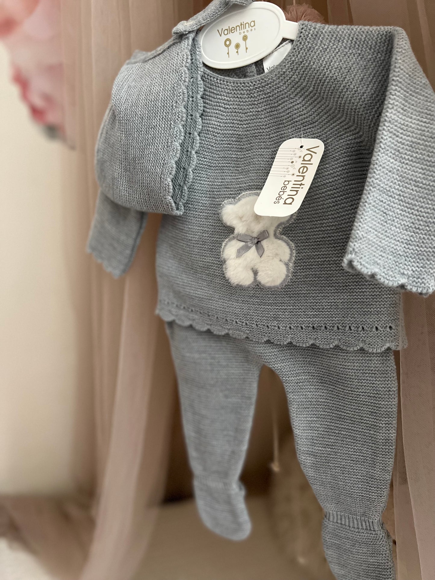 Set, Valentina