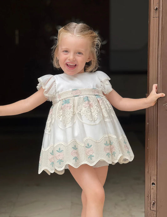 Fustan ceremonial, cap